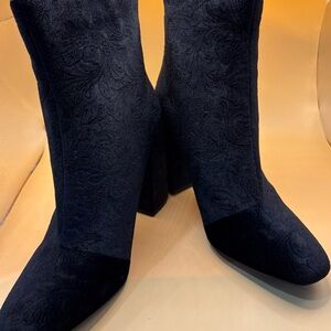 Elegant Black Flower Embossed Velour Textured Women's Booties